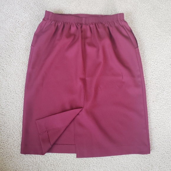 Alfred Dunner Maroon Skirt with Pockets - Picture 4 of 5